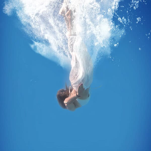 Vital'Eau-Cover de la fiche projet présentant une femme plongeant dans l'eau