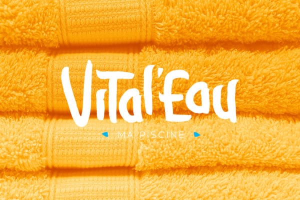 Logo Vital'Eau sur fond avec une image jaune