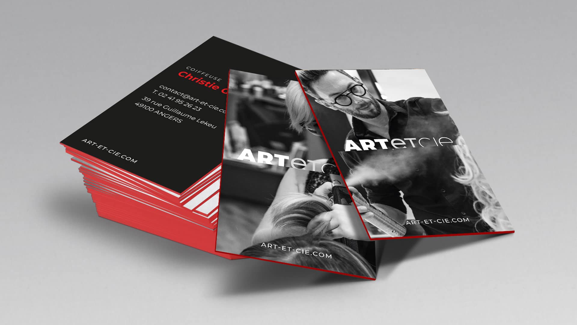 Utilisation de photographies pour illustrer une carte de visite de coiffeur