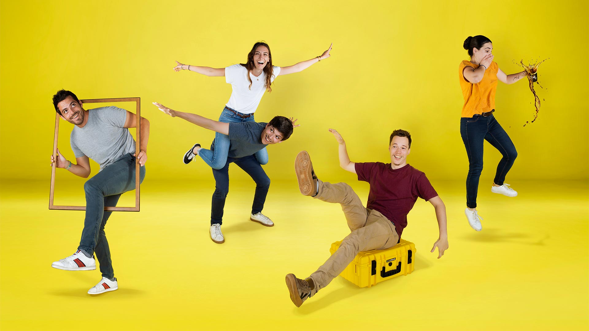 Photo d'équipe de l'agence RouleMarcel, shooting en studio