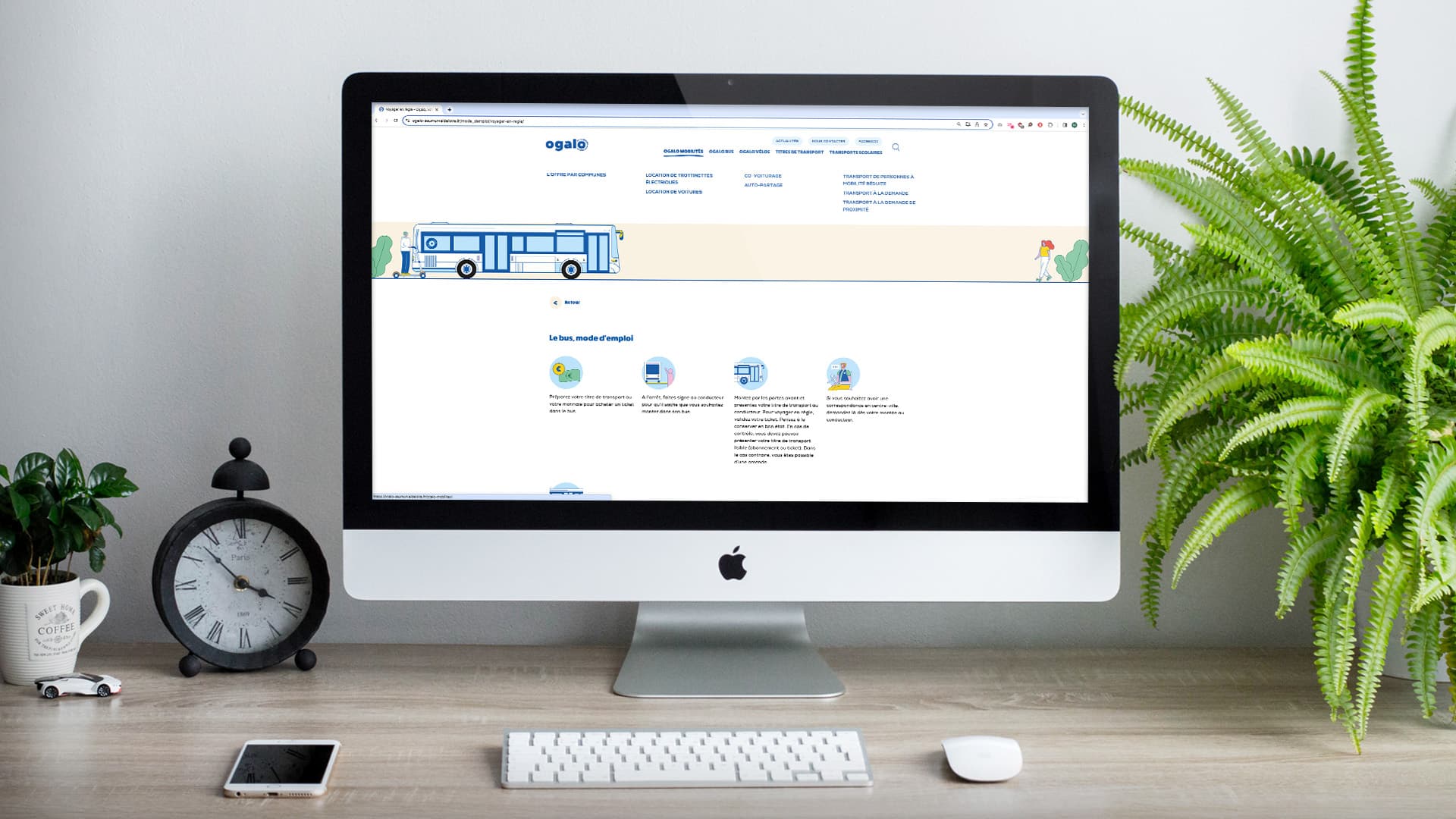 Mise en scène du nouveau site internet d'Ogalo Mobilités, le réseau de transports et mobilités saumurois.