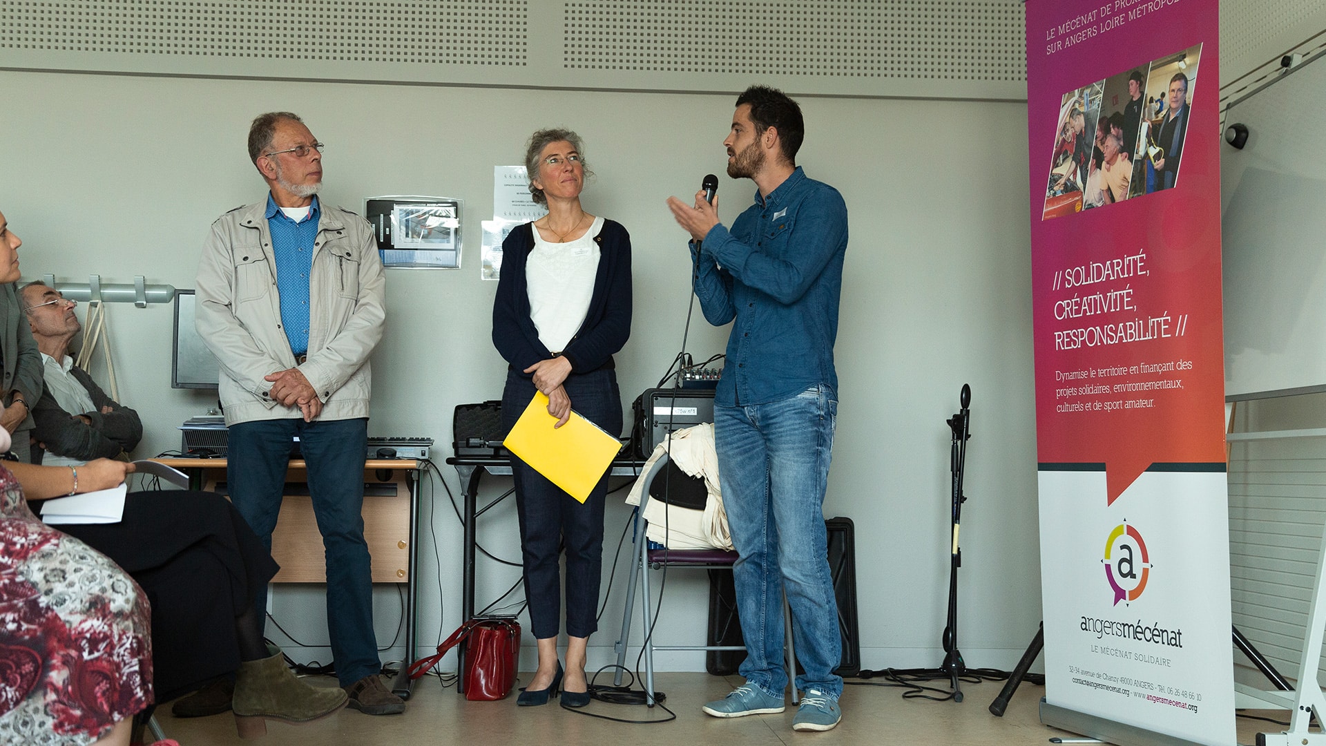 David L'Ebrellec, fondateur de RouleMarcel, lors d'une cérémonie des lauréats organisée par Angers Mécénat